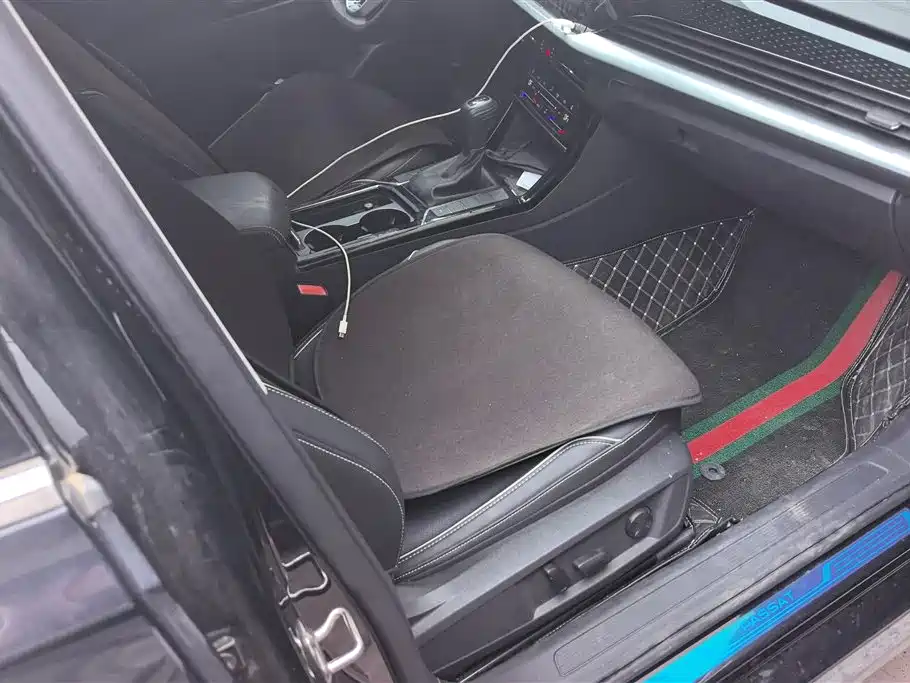 Volkswagen Passat 2024 380TSI Dragon Soaring Edition фото 8