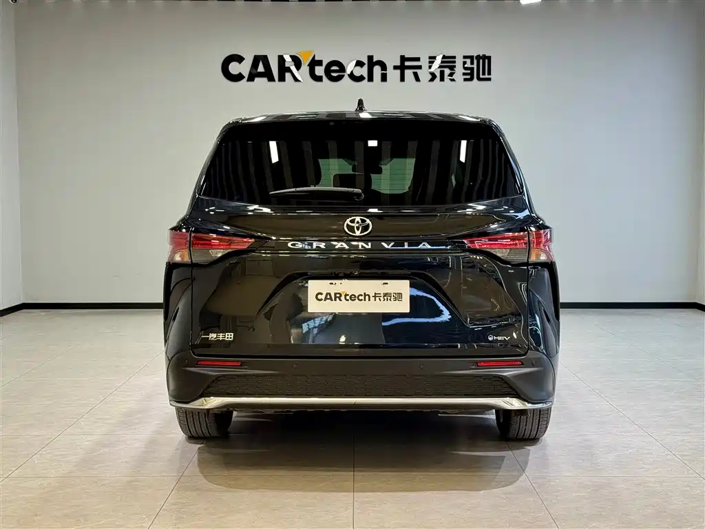 Toyota Granvia 2024 2.5L Hybrid Comfort фото 5