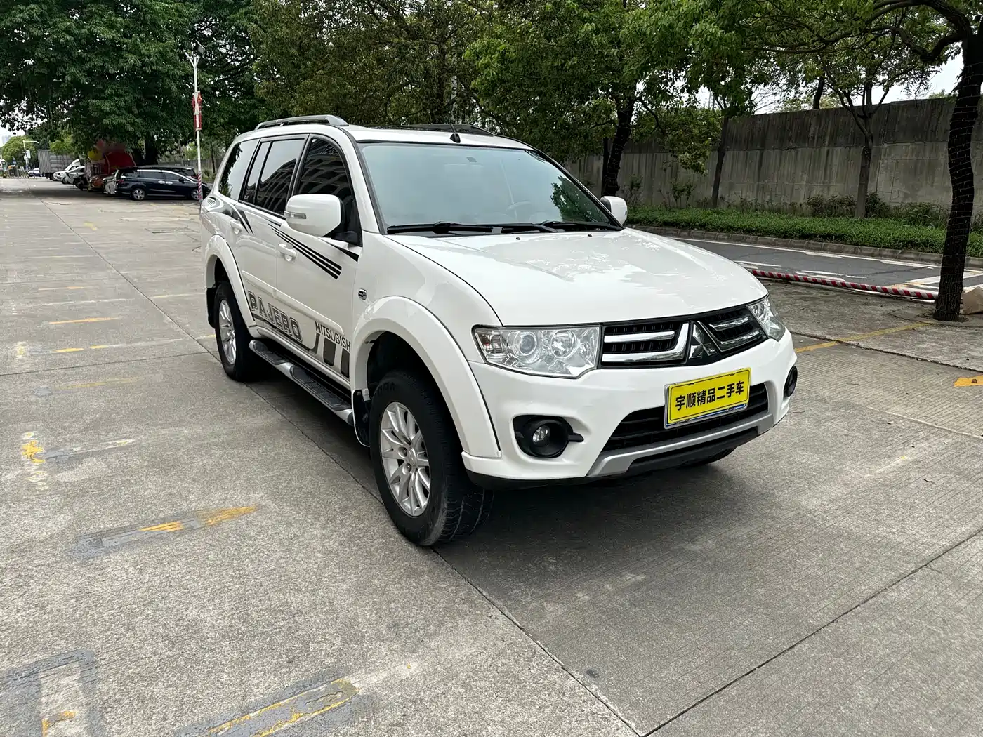 Mitsubishi Pajero Sport 2013 3.0L Automatic 2WD Luxury фото 3