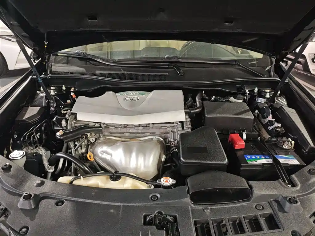 Toyota Camry 2015 2.0G Leading Edition фото 16