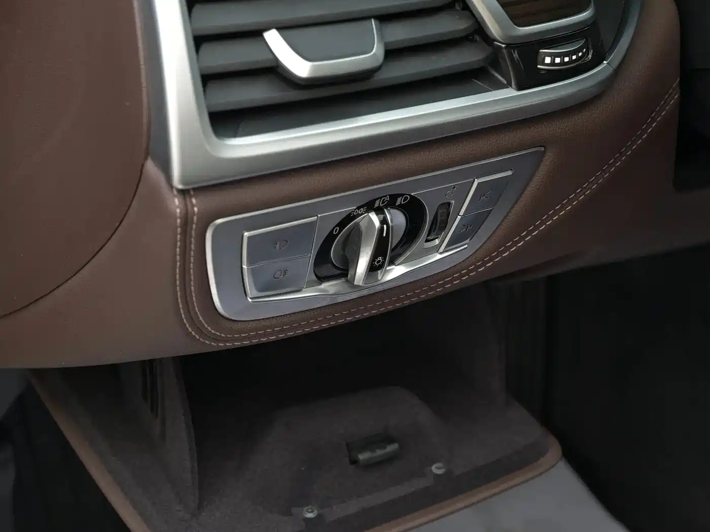 BMW 7 Series 2016 730Li Leading фото 16