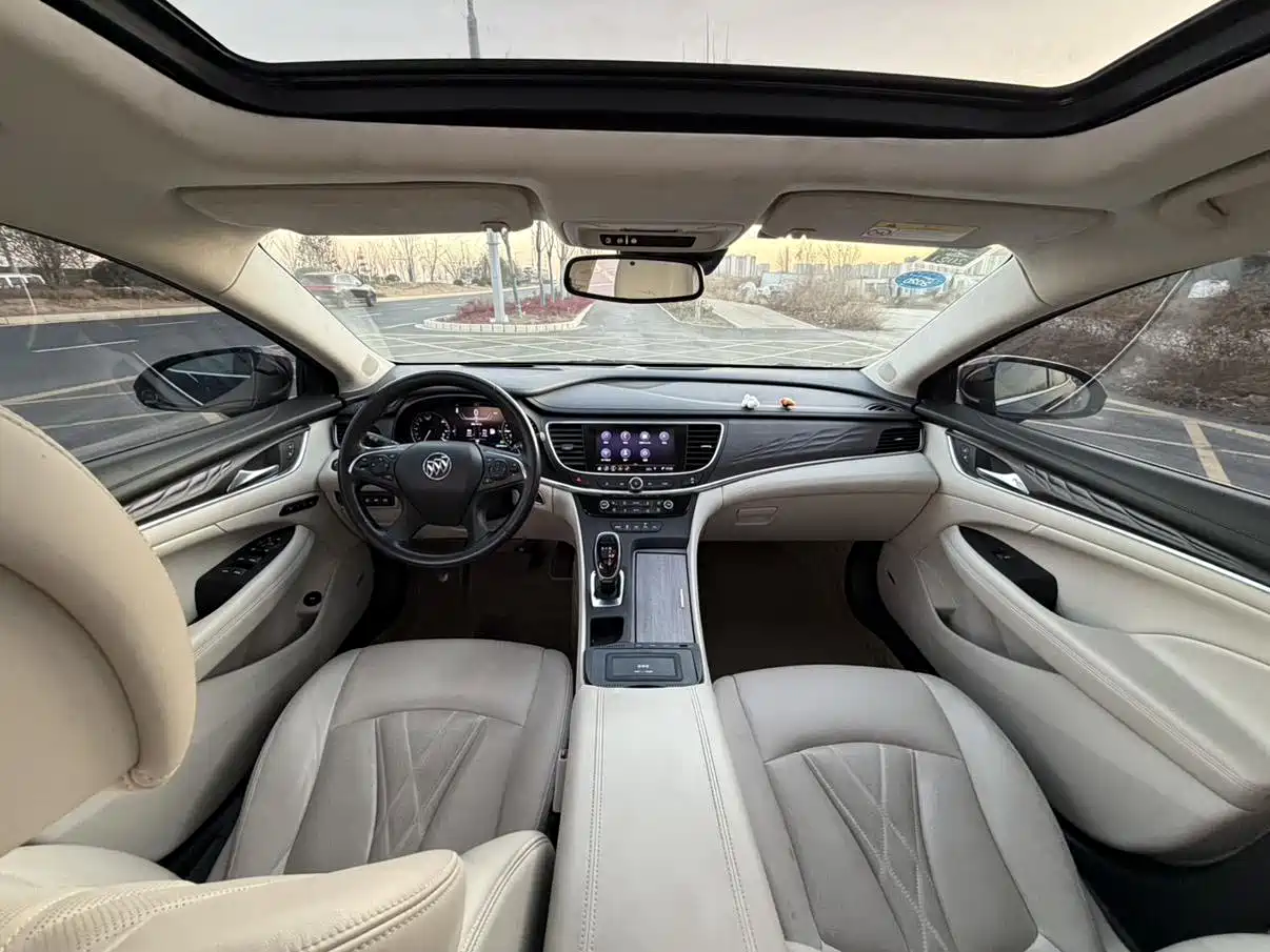 Photo 10 - Buick LaCrosse