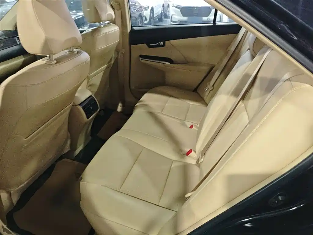 Toyota Camry 2015 2.0G Leading Edition фото 13