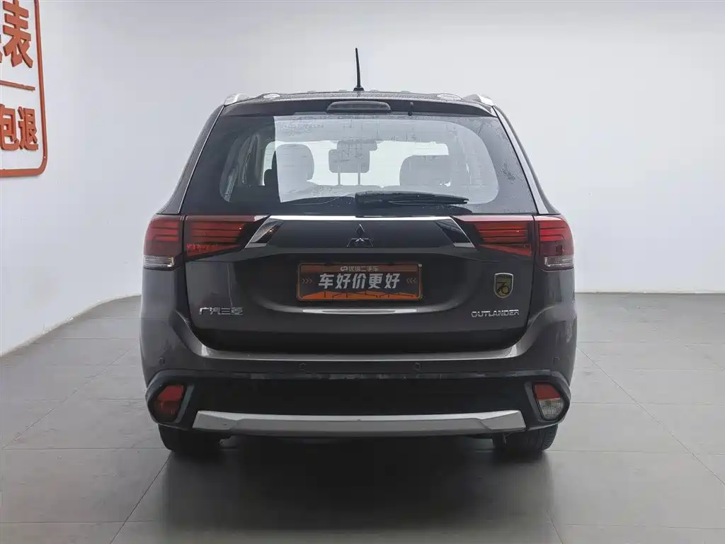Mitsubishi Outlander 2016 2.4L 4WD Elite Edition 5-seater фото 4
