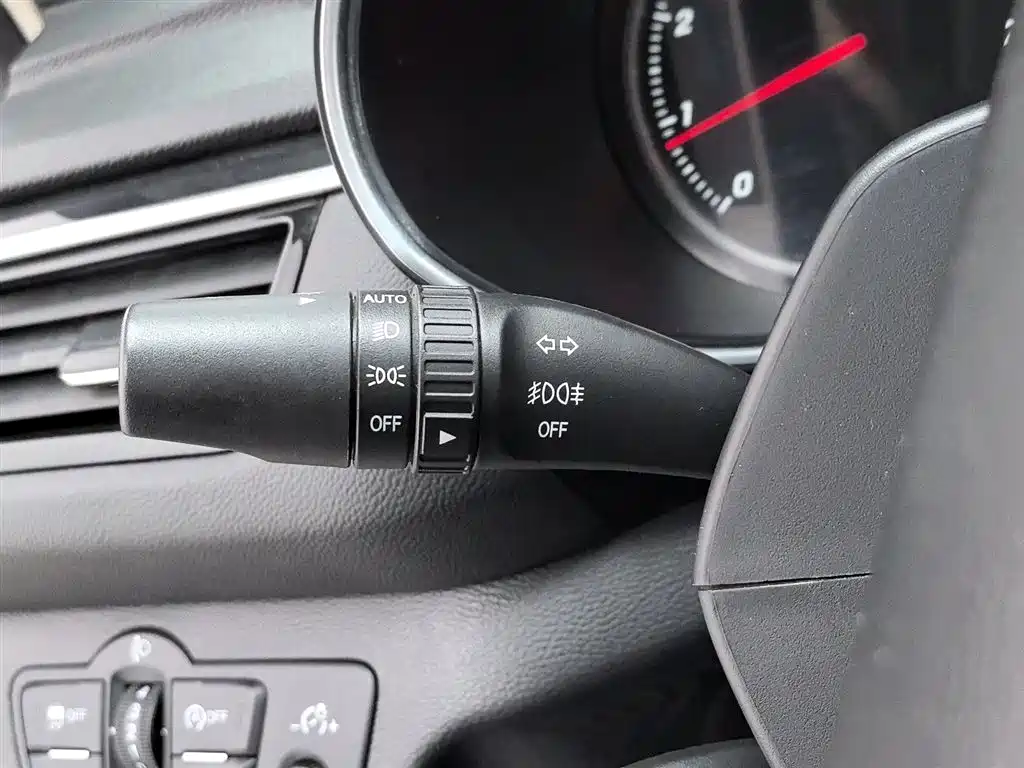 Hongqi H5 2020 1.8T Automatic Smart Connection Qi Enjoy Edition фото 21