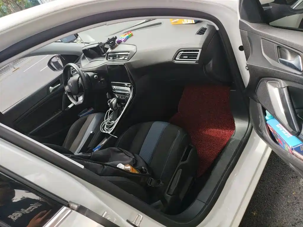 Peugeot 308 2018 1.6L Auto Luxury Edition фото 20