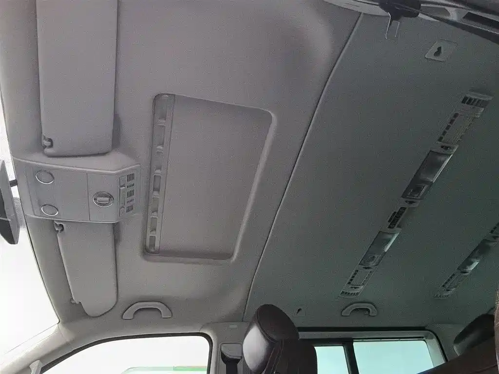 Volkswagen Multivan 2012 2.0TSI 2WD Luxury Edition фото 14