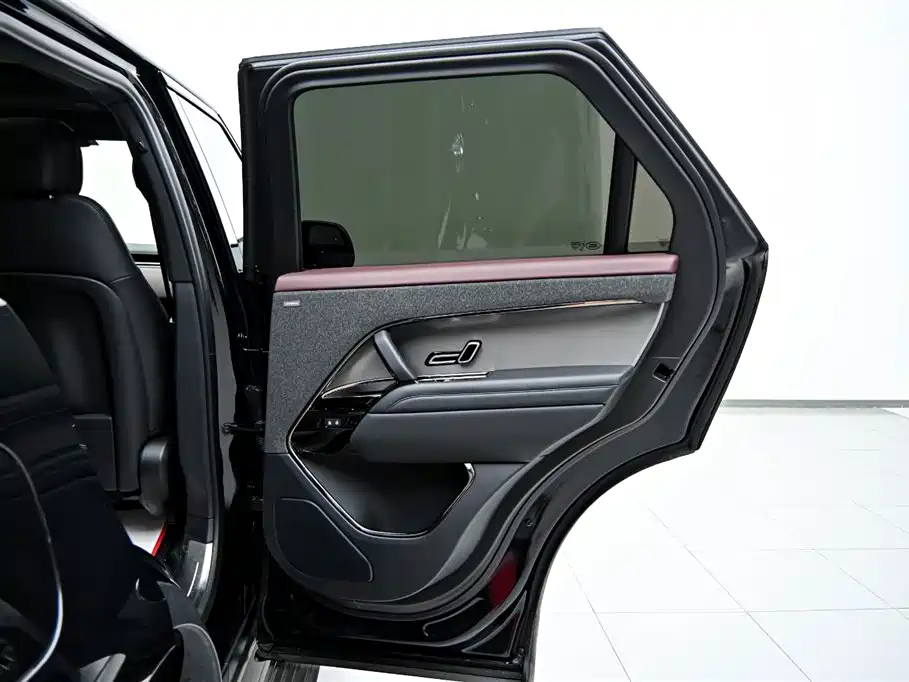 Land Rover Range Rover Sport 2025 400PS Hidden Edge Special Edition фото 22