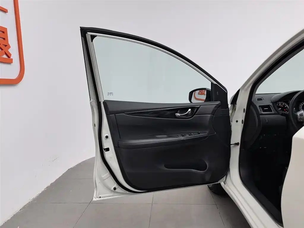 Nissan Tiida 2016 1.6L CVT Smart Edition фото 8