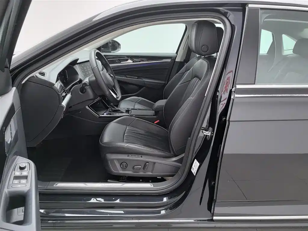 Volkswagen Passat 2023 Facelift 330TSI Luxury Edition фото 10