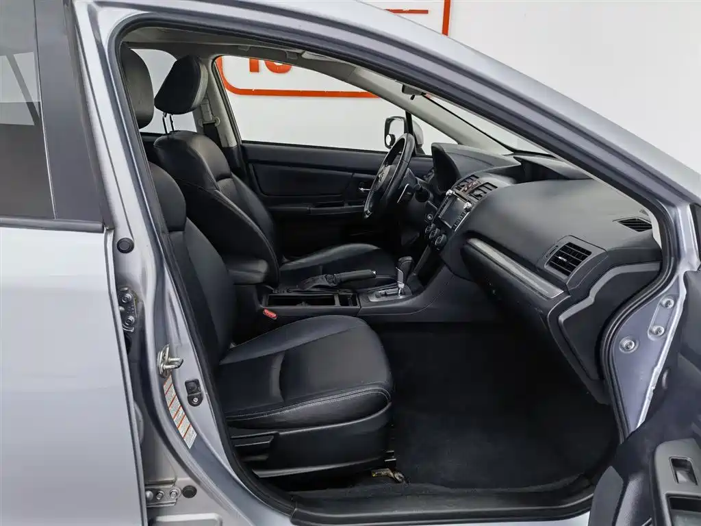 Subaru XV 2012 2.0i Luxury Edition фото 23