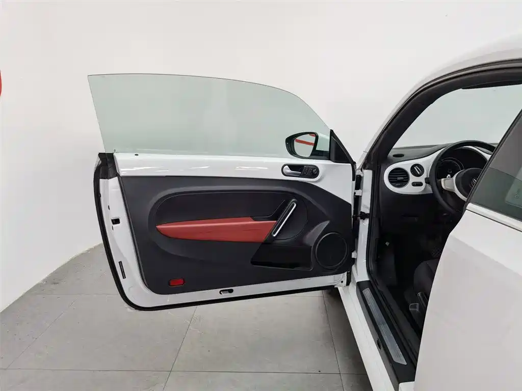 Volkswagen Beetle 2015 180TSI фото 8