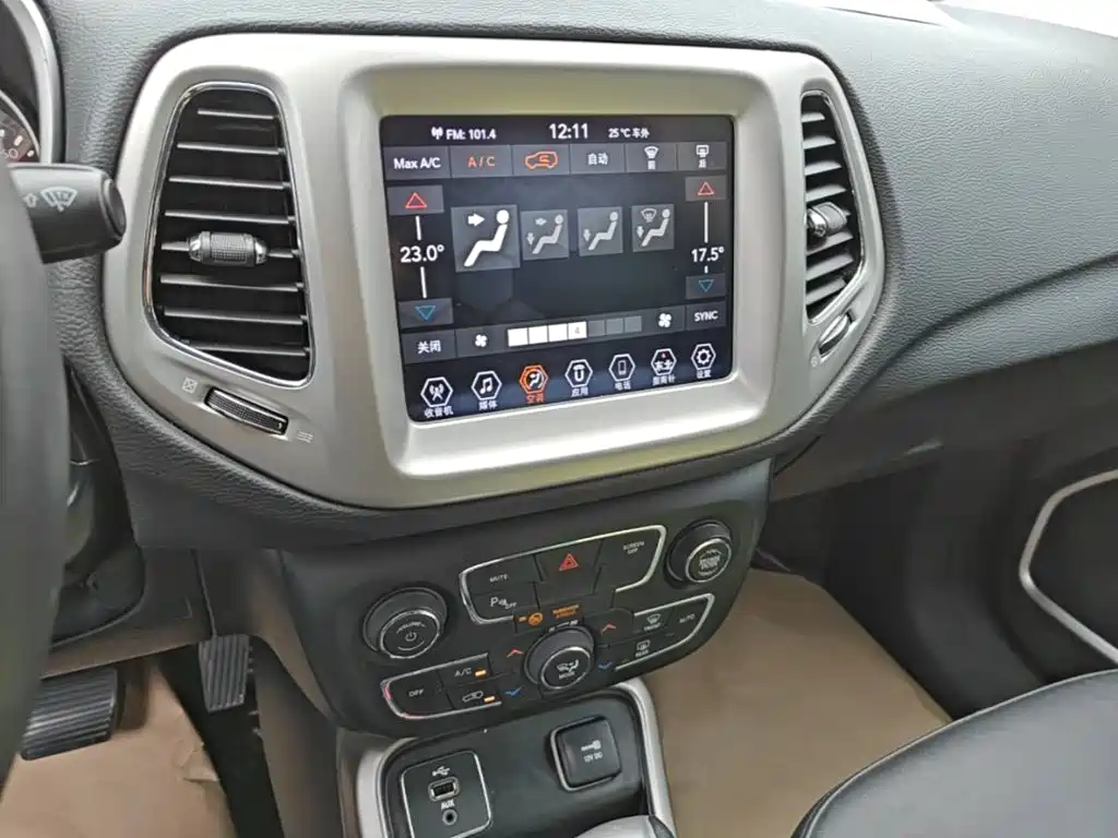 Фото 13 - Jeep Compass