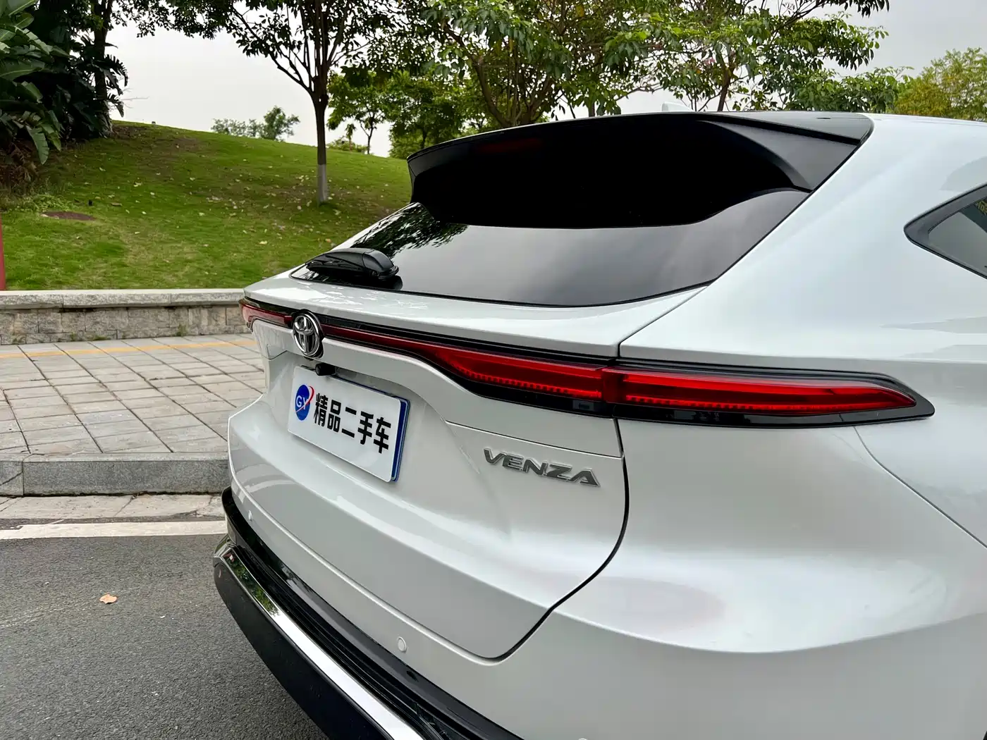 Toyota Venza 2022 2.0L CVT 2WD Premium фото 26