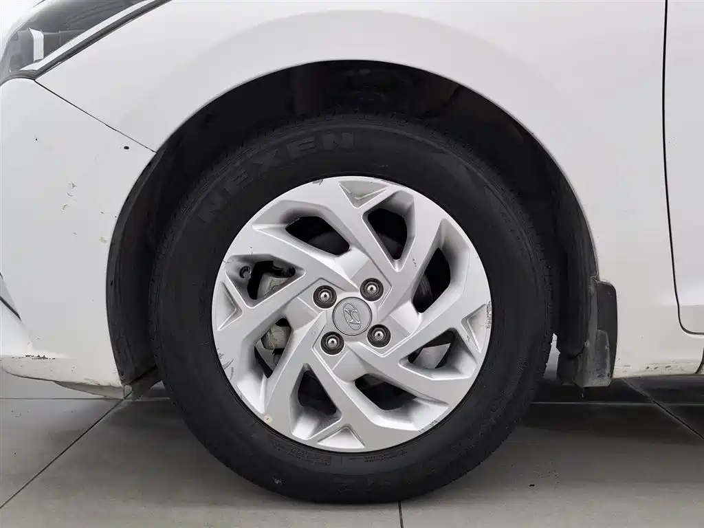 Hyundai Verna 2020 1.4L Manual GLS Cool Edition фото 17