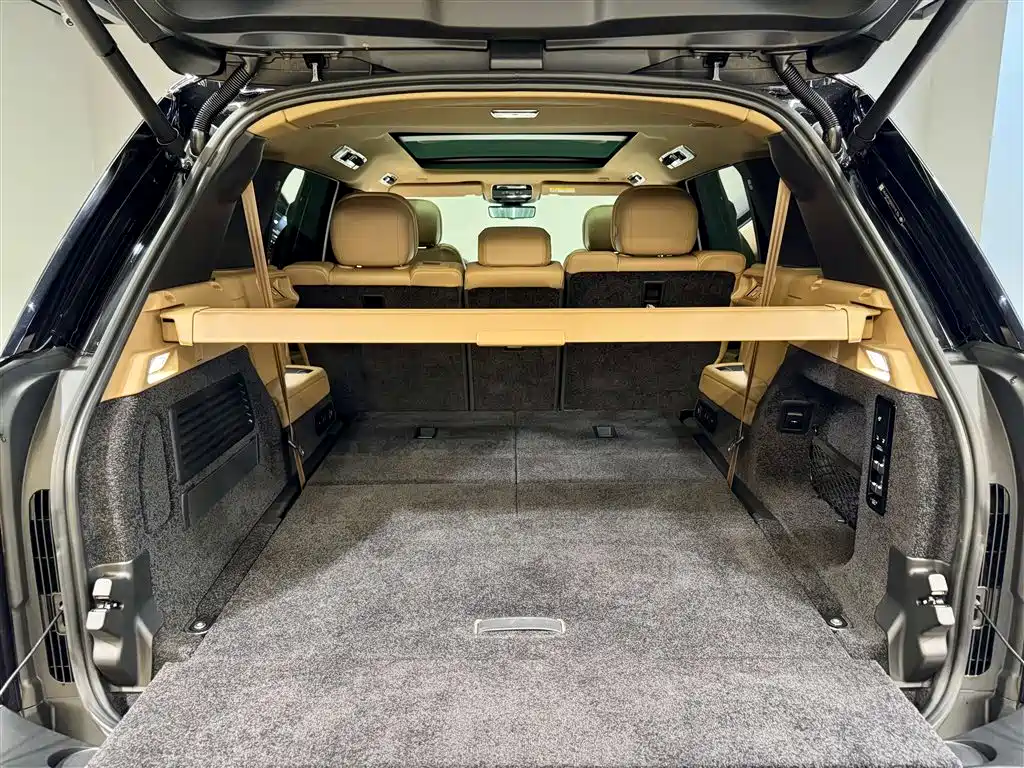 Land Rover Range Rover 2024 3.0 L6 400PS Golden Age Extended 7-Seater фото 18