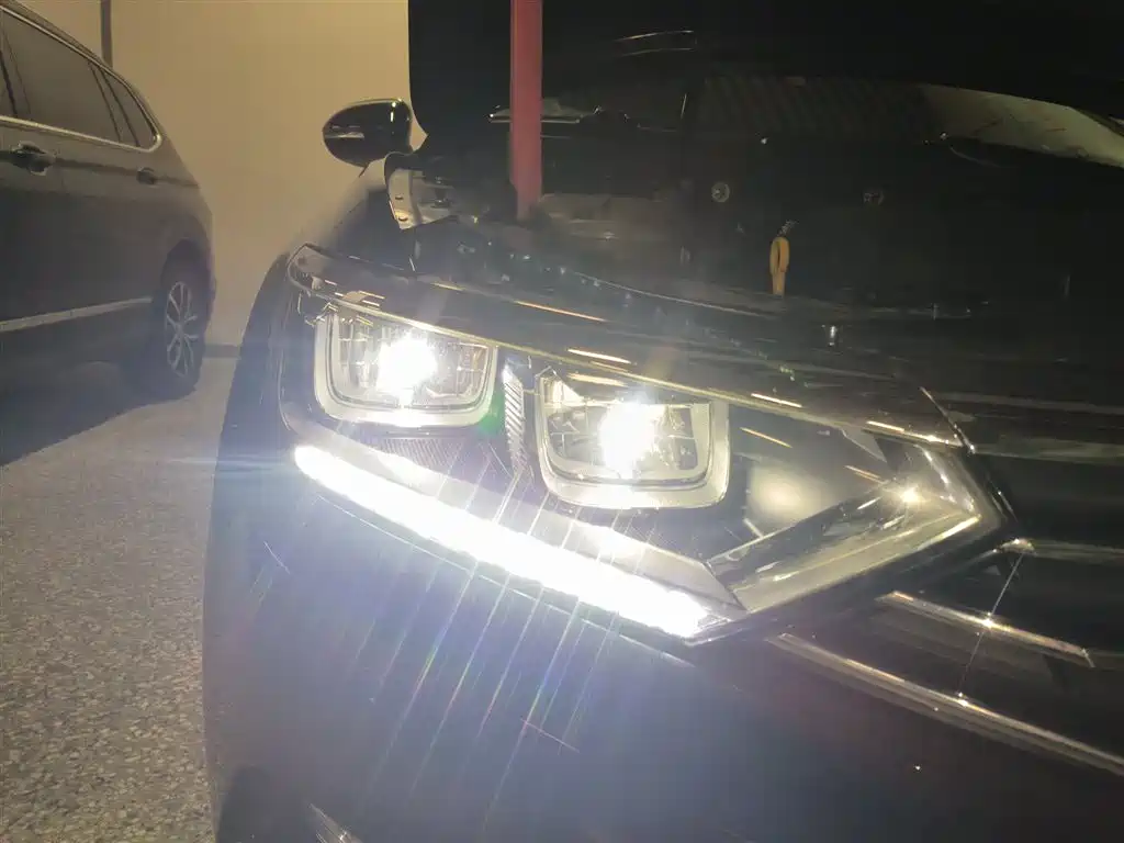 Volkswagen Magotan 2018 Facelift 330TSI DSG Luxury фото 13