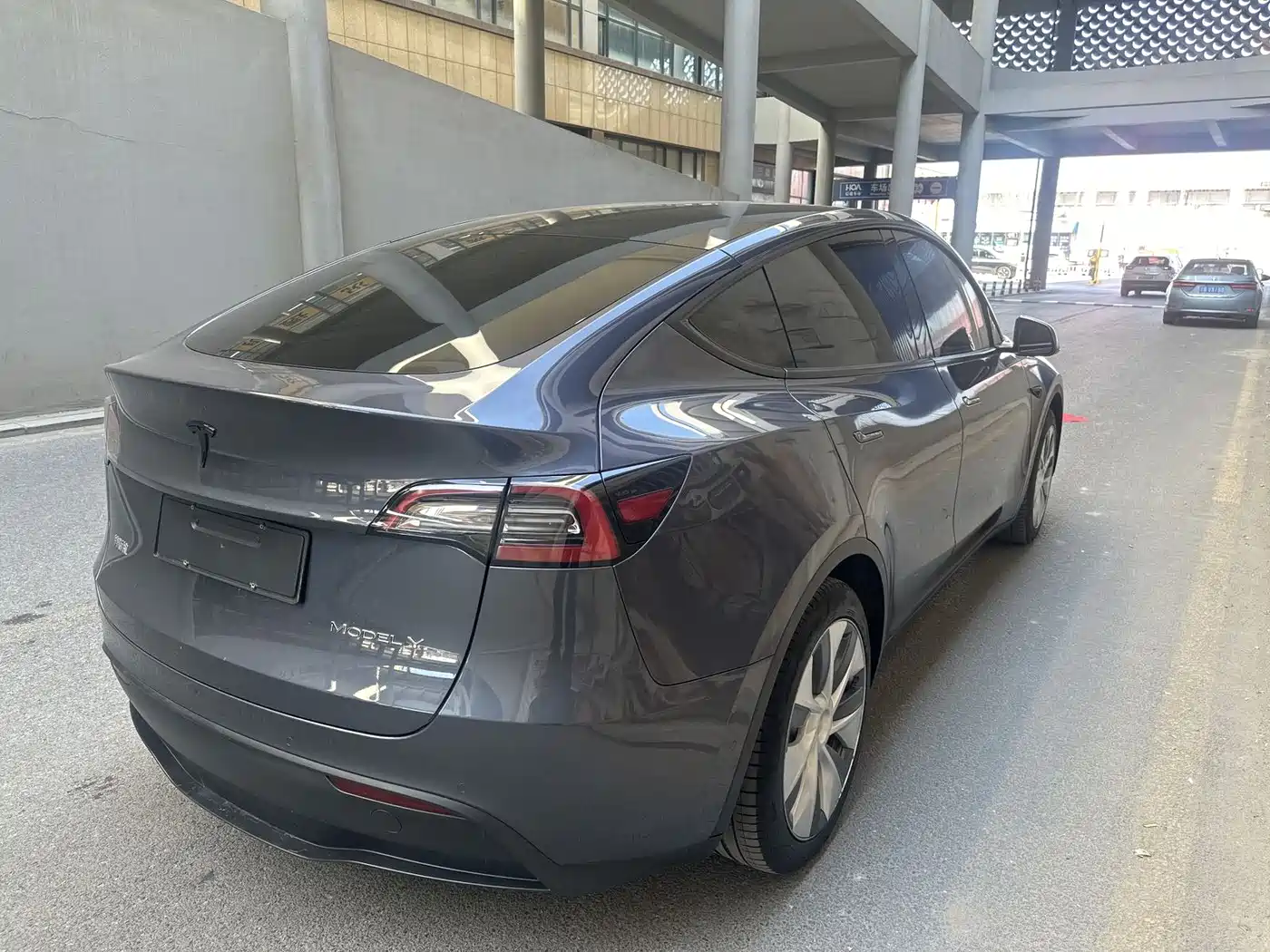 TESLA MODEL Y