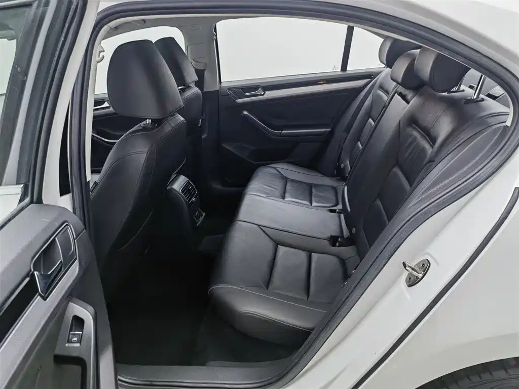 Volkswagen Sagitar 2018 280TSI DSG Spark Edition фото 15