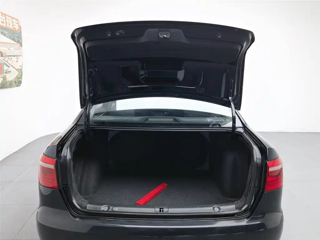 Volkswagen Lavida 2013 Facelift Classic 1.6L Manual Trend фото 16
