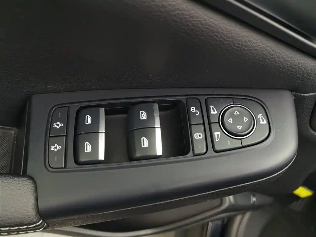 BYD Tang 2019 2.0T Automatic Smart Connect Luxury 5-seater China VI фото 9