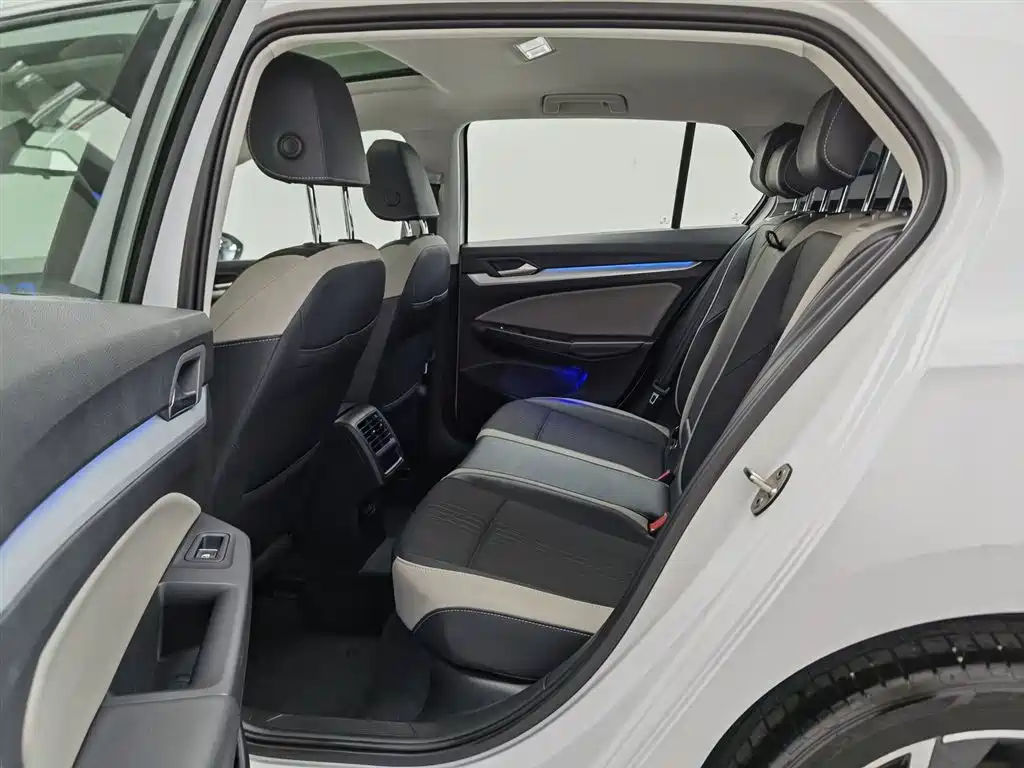 Volkswagen Golf 2023 Facelift 280TSI DSG Pro фото 15