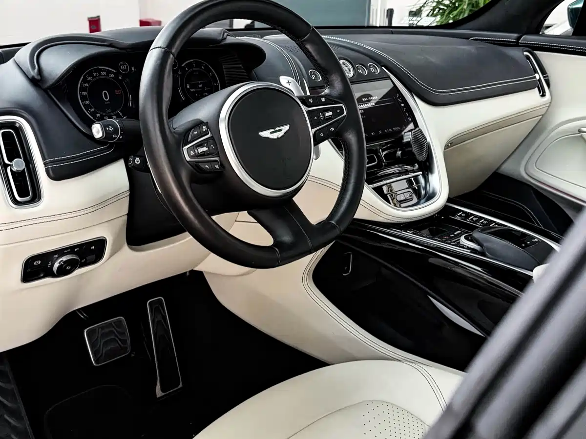 Фото 7 - Aston Martin DBX