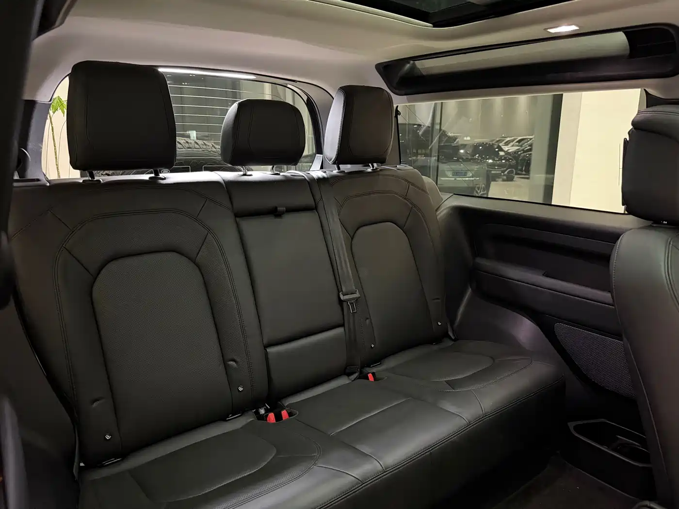 Land Rover Defender 2023 Model 90 3.0T P400 XS фото 8