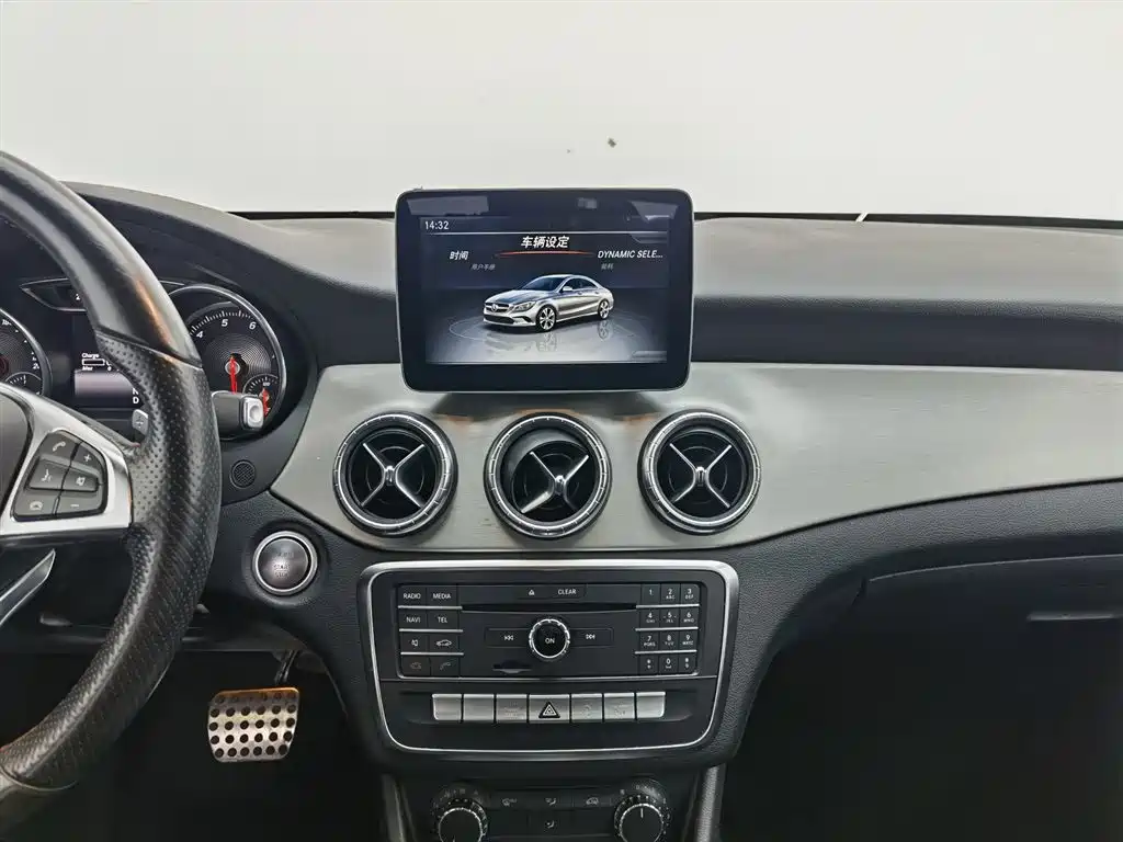 Mercedes-Benz CLA (Import) 2017 CLA 220 4MATIC фото 12