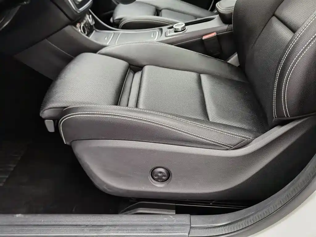 Mercedes-Benz GLA 2017 GLA 200 Dynamic фото 20