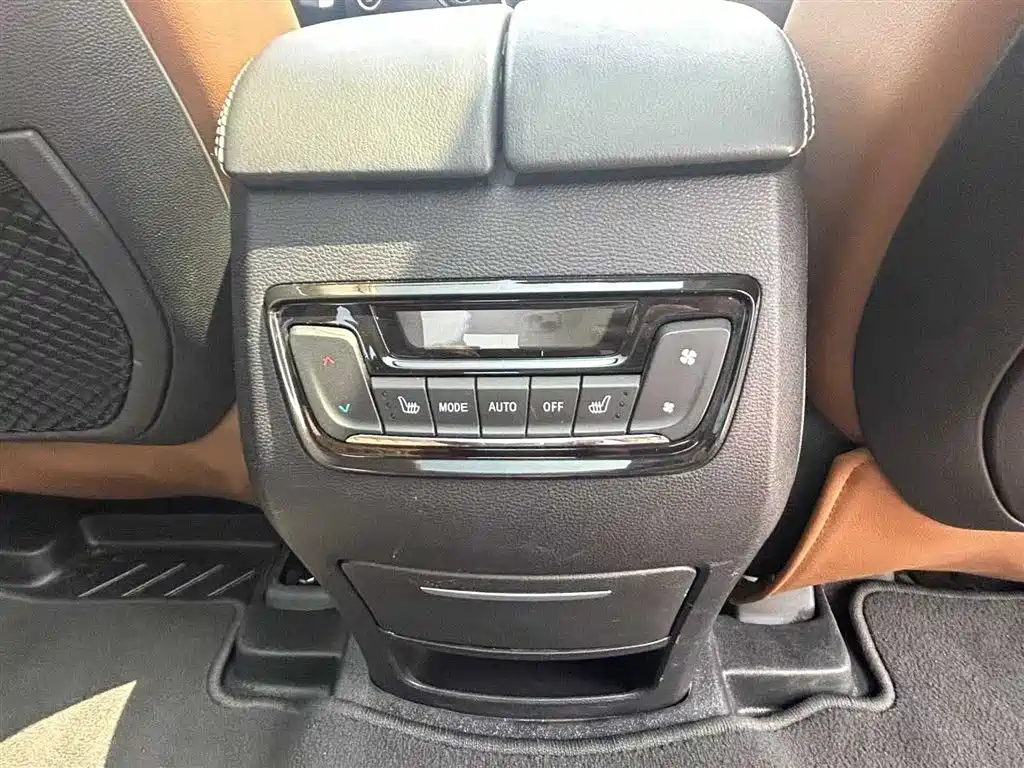 SAIC Maxus D90 2017 2.0T Automatic 4WD Sirius фото 21