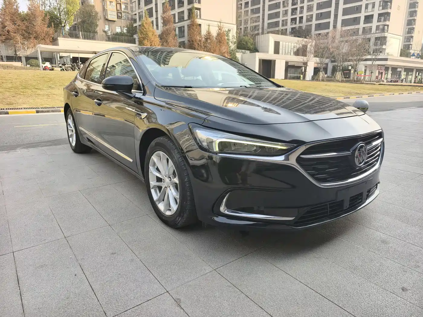 Photo 3 - Buick LaCrosse