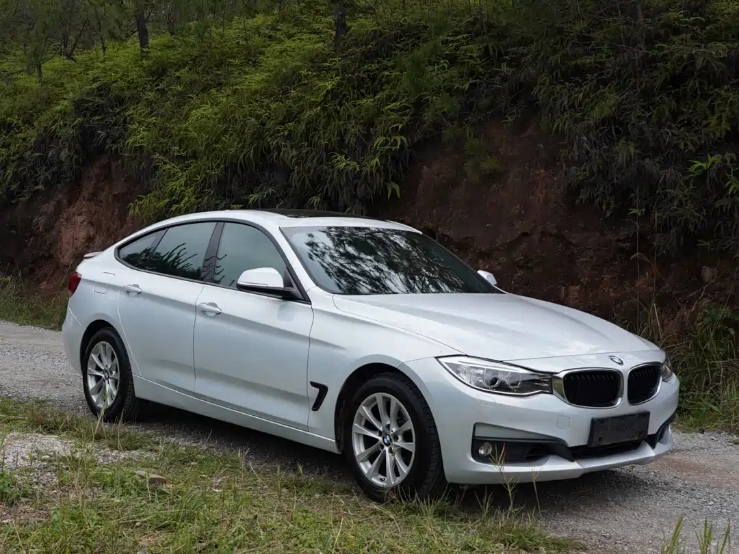 BMW 3 Series GT 2013 Model 320i Leading фото 16