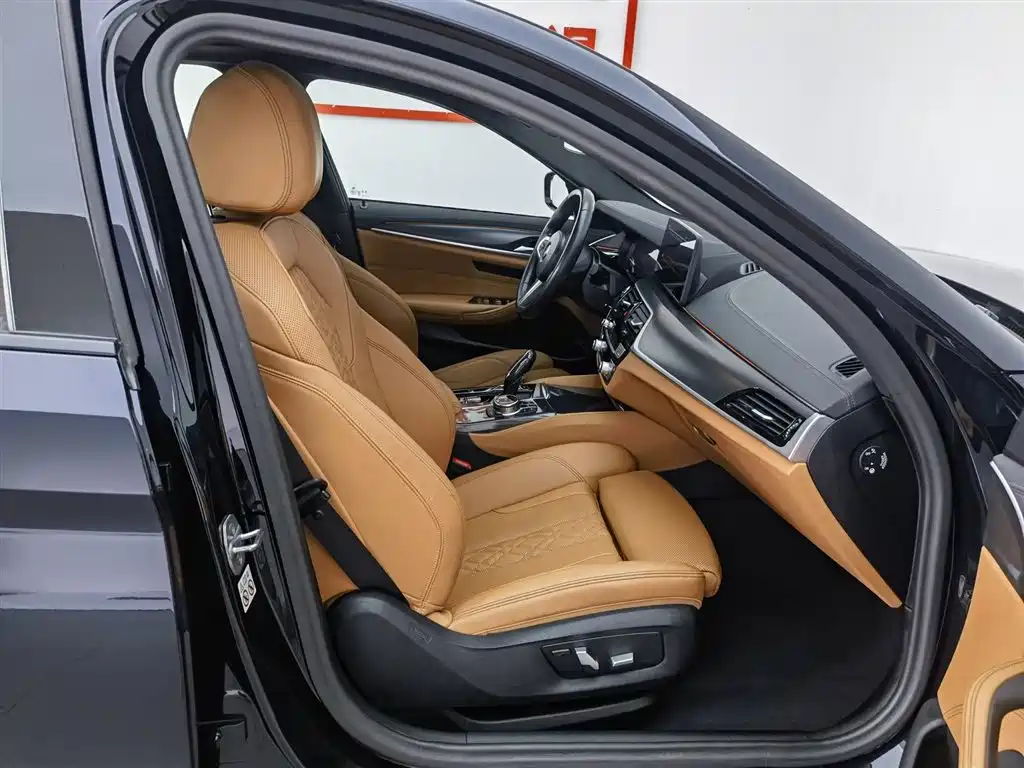 BMW 5 Series (Import) 2022 Model Second Facelift 525i M Sport Package фото 23