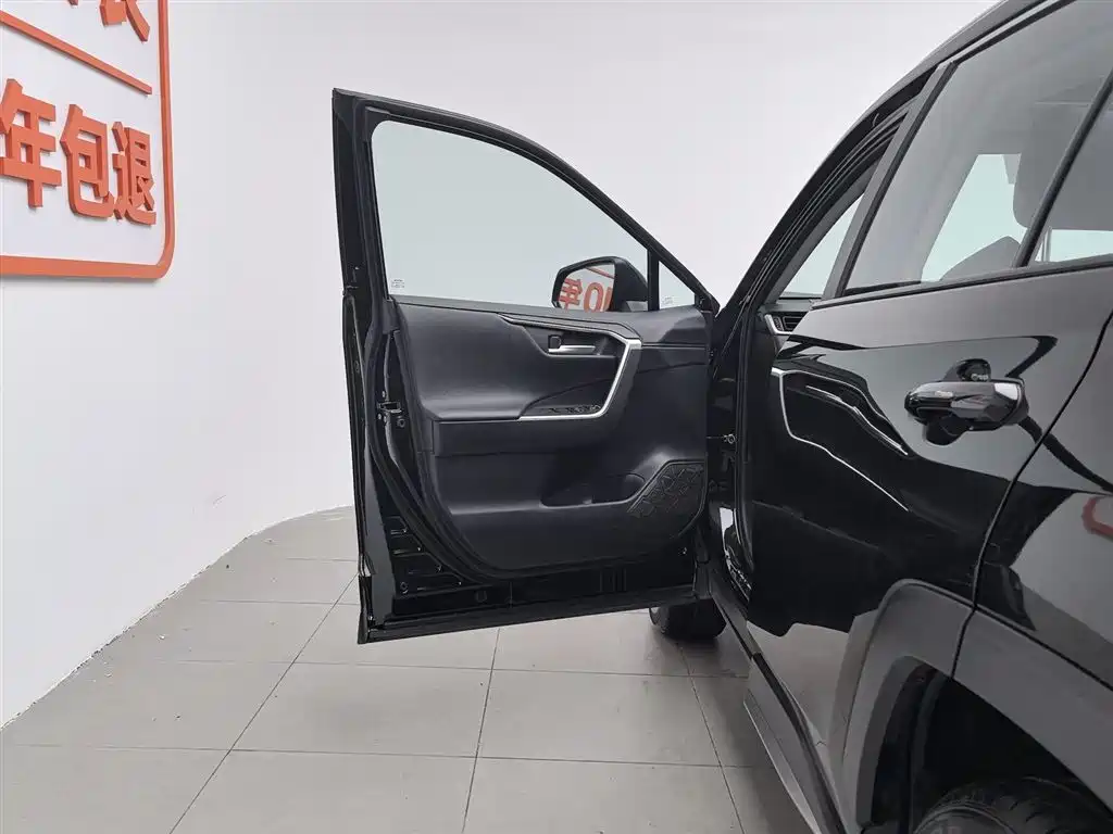 Toyota Wildlander 2022 2.0L CVT FWD Luxury PLUS Edition фото 8