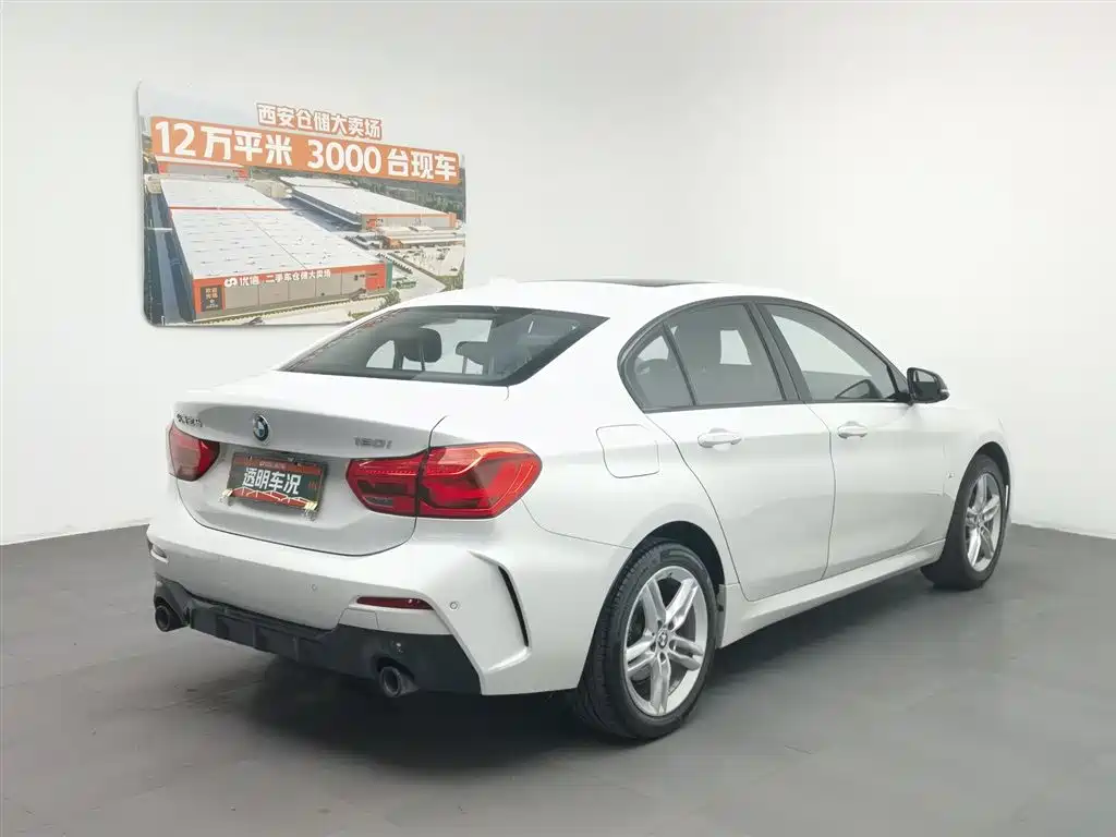 BMW 1 Series 2022 120i M Sport Shadow Edition фото 2
