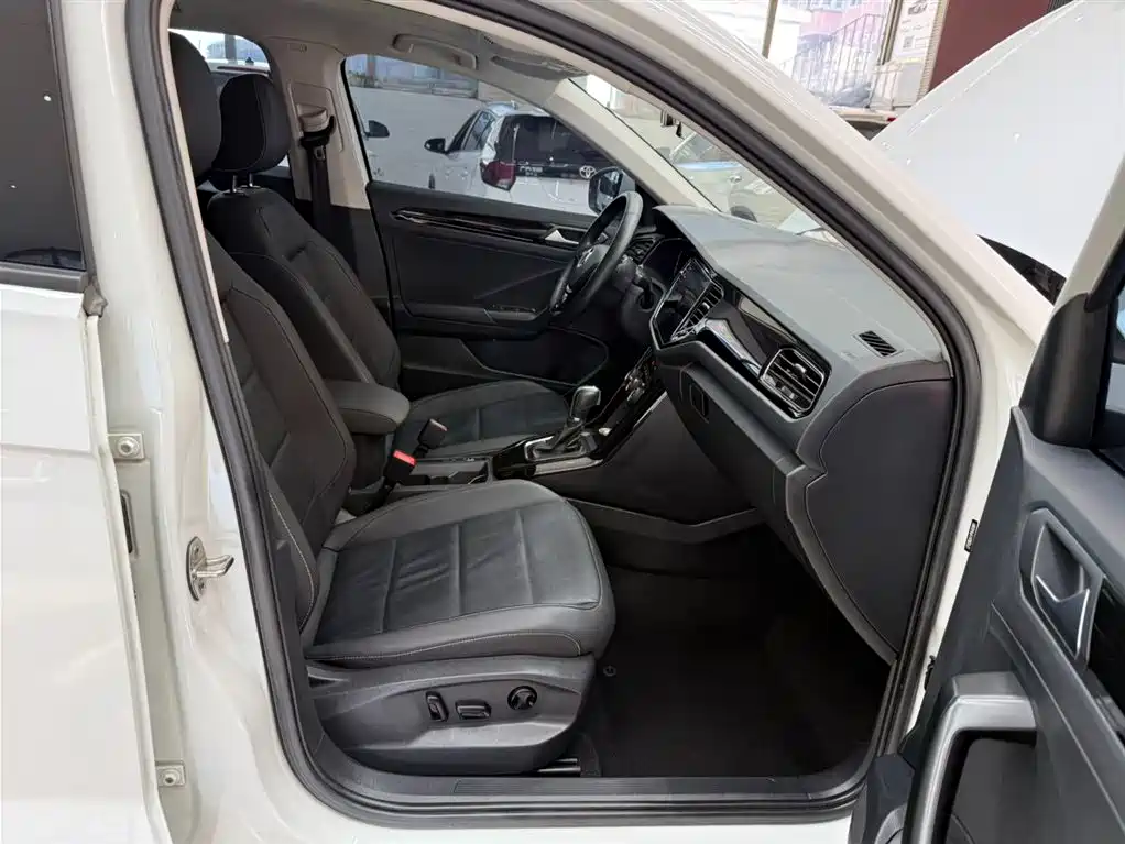 Volkswagen T-ROC 2022 280TSI DSG 2WD Comfort PLUS фото 18