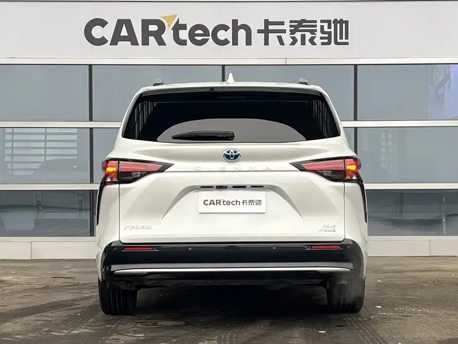 Toyota Sienna 2021 2.5L Hybrid Luxury Edition фото 4