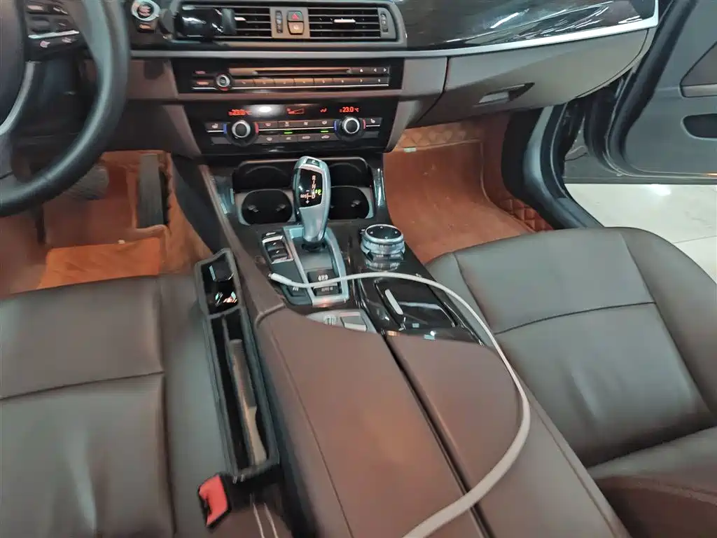 BMW 5 Series 2017 525Li Luxury Design Package фото 10