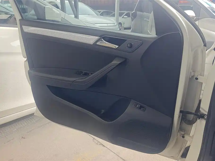 Volkswagen Jetta 2015 1.4L Manual Comfort фото 7