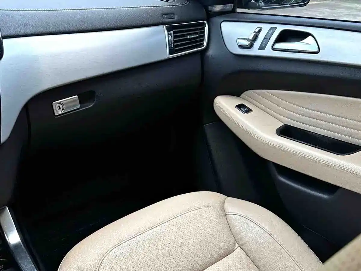 Mercedes-Benz GLE Coupe 2017 GLE 320 4MATIC Coupe SUV фото 9