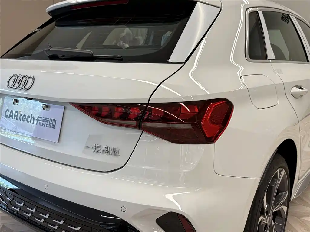 Audi A3 2025 Sportback 35TFSI Flying Premium фото 10