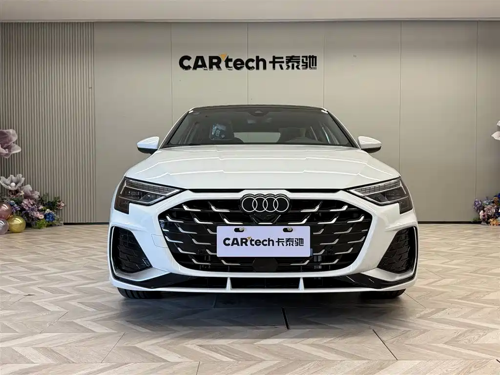 Audi A3 2025 Sportback 35TFSI Flying Premium фото 3