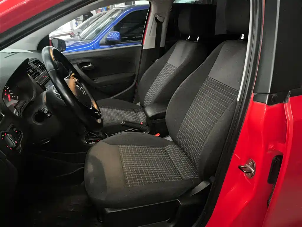 Volkswagen Polo 2016 1.6L Automatic Comfort фото 11