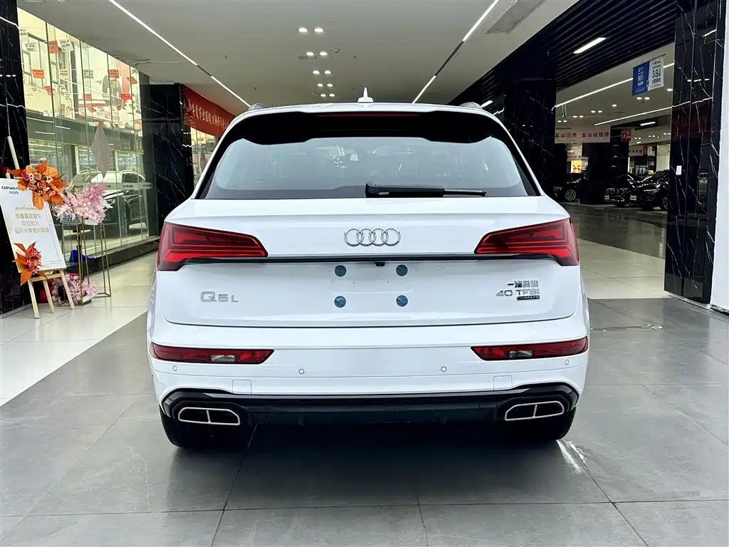 Audi Q5L 2024 Model 40 TFSI Luxury Dynamic фото 8