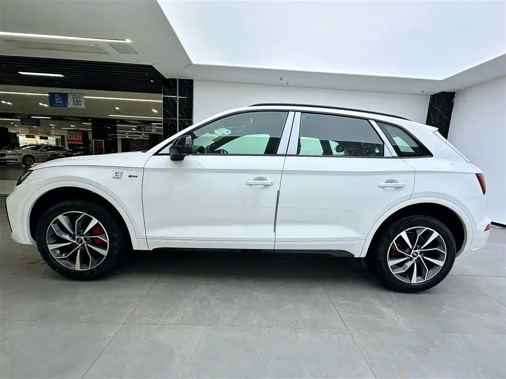 Audi Q5L 2024 Model 40 TFSI Luxury Dynamic фото 21