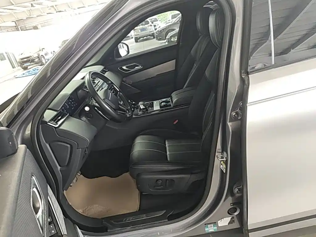 Photo 15 - Land Rover Range Rover Velar