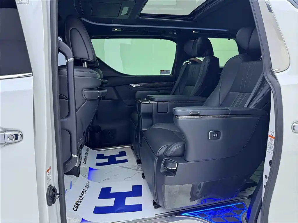 Toyota Vellfire 2021 Crown Hybrid 2.5L HV Premium Edition фото 29