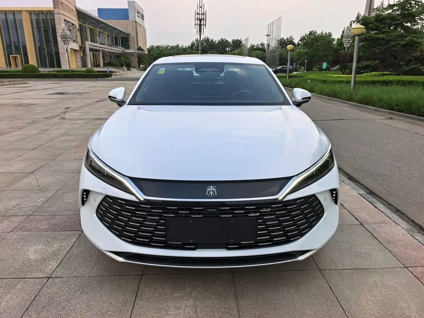 BYD Qin L 2025 DM-i Smart Drive Edition 120KM Leading