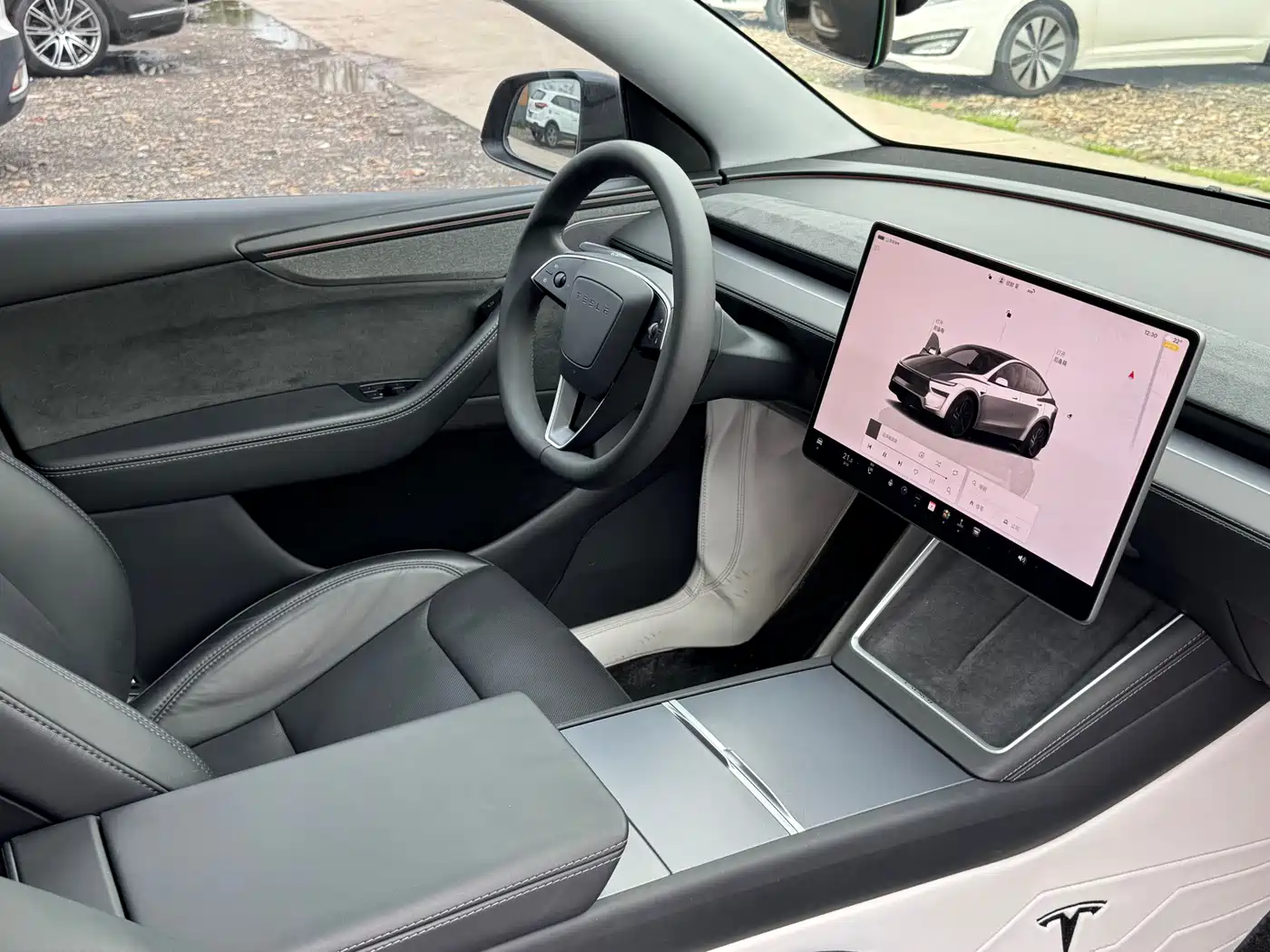 TESLA MODEL Y